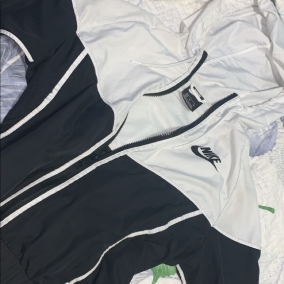 Nike Jackets & Blazers - Black & White Women’s Nike Windbreaker
